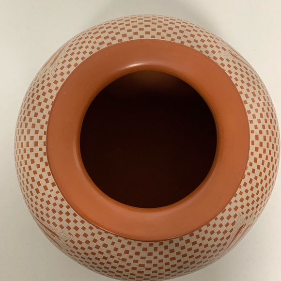 Roberto Manuelos Mata Ortiz Rabbit Pottery vase - Picture 6 of 8